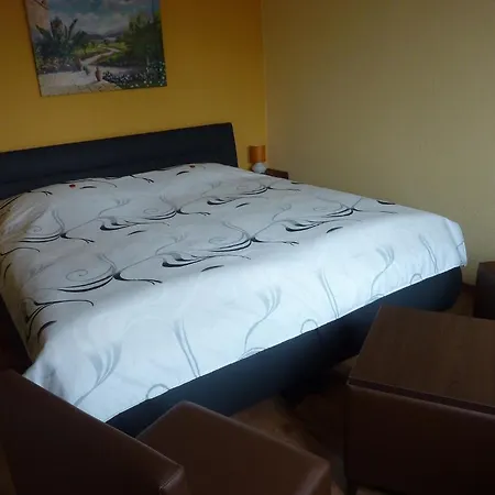 Hotel Oranien 2*